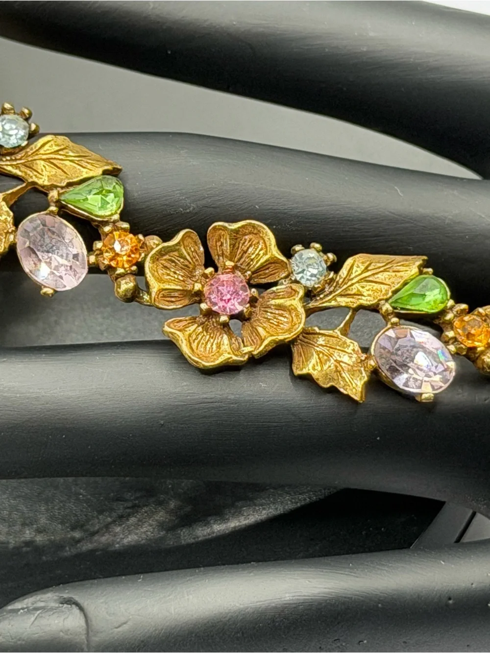 Vintage Lisner Floral Rhinestone Crystal Gold Tone Flower Necklace Signed